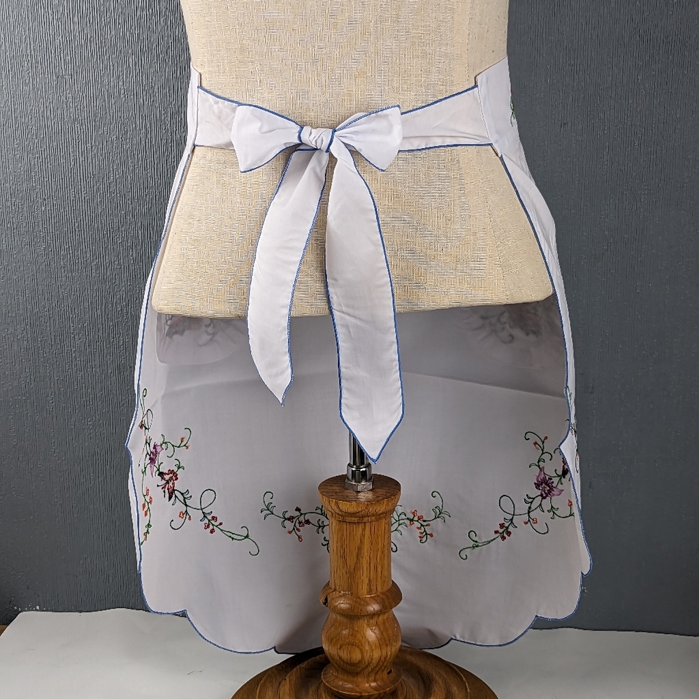 Butterfly Embroidered Cotton Linen Half Apron White Butterflies - Picture 3 of 6